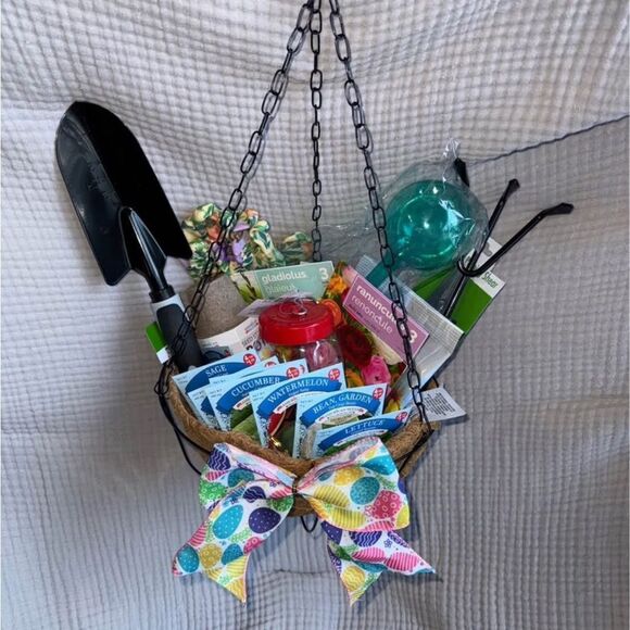 Nwt gardeners gift basket filled with goodies. - Picture 1 of 3